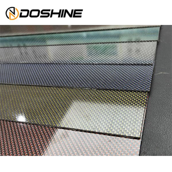 Speciaal gevormde koolstofvezelplaat